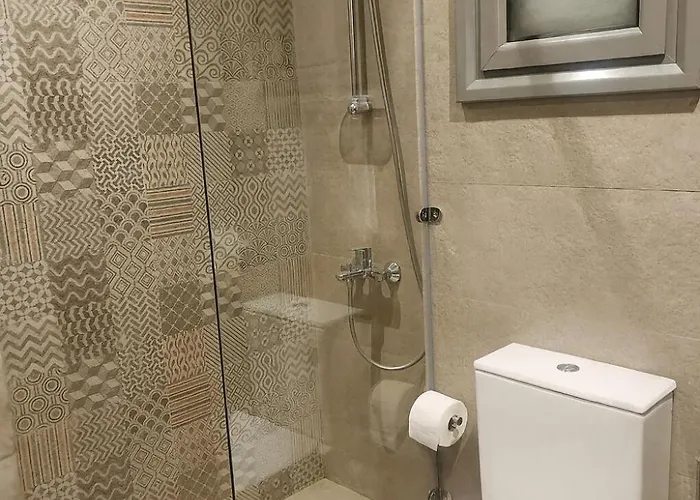 Sunny Escape 1br With Pool Access