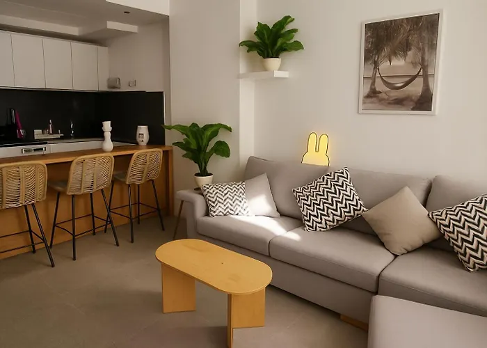 Apartment Sunny Escape 1br With Pool Access *